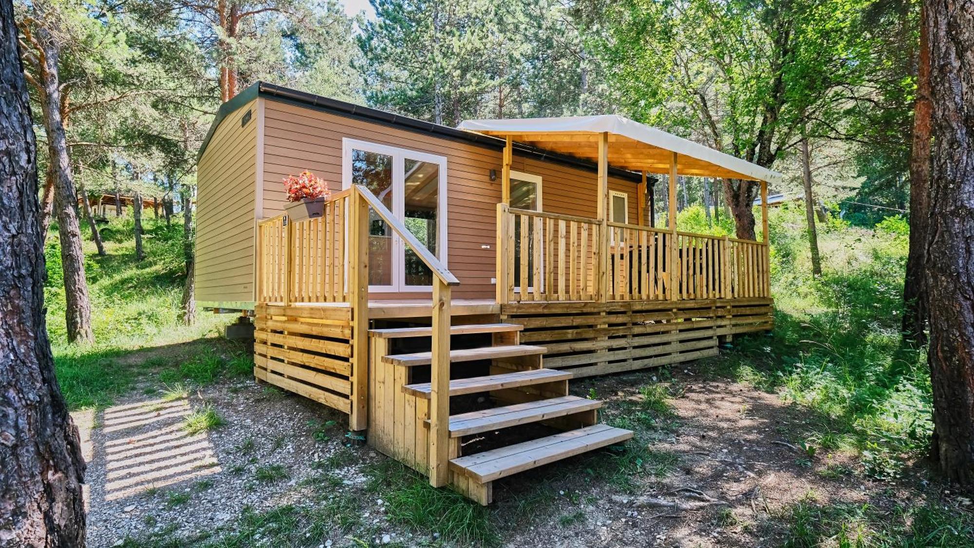 Camping Le Couriou Recoubeau-Jansac Bagian luar foto