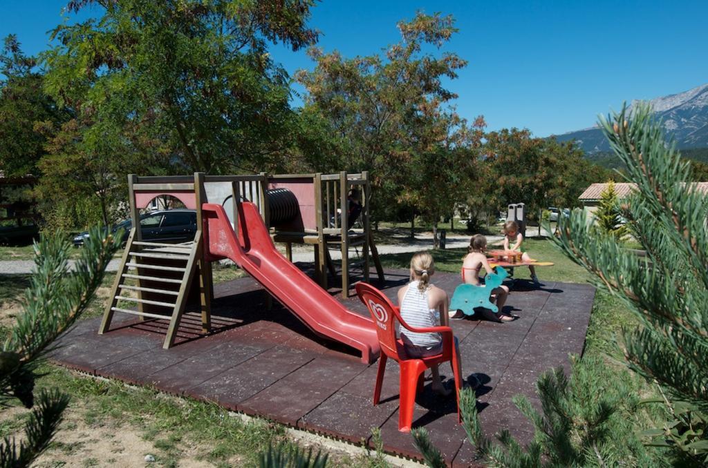 Camping Le Couriou Recoubeau-Jansac Bagian luar foto