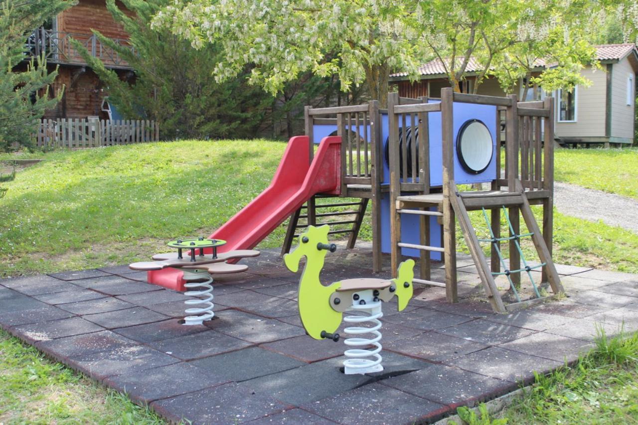 Camping Le Couriou Recoubeau-Jansac Bagian luar foto
